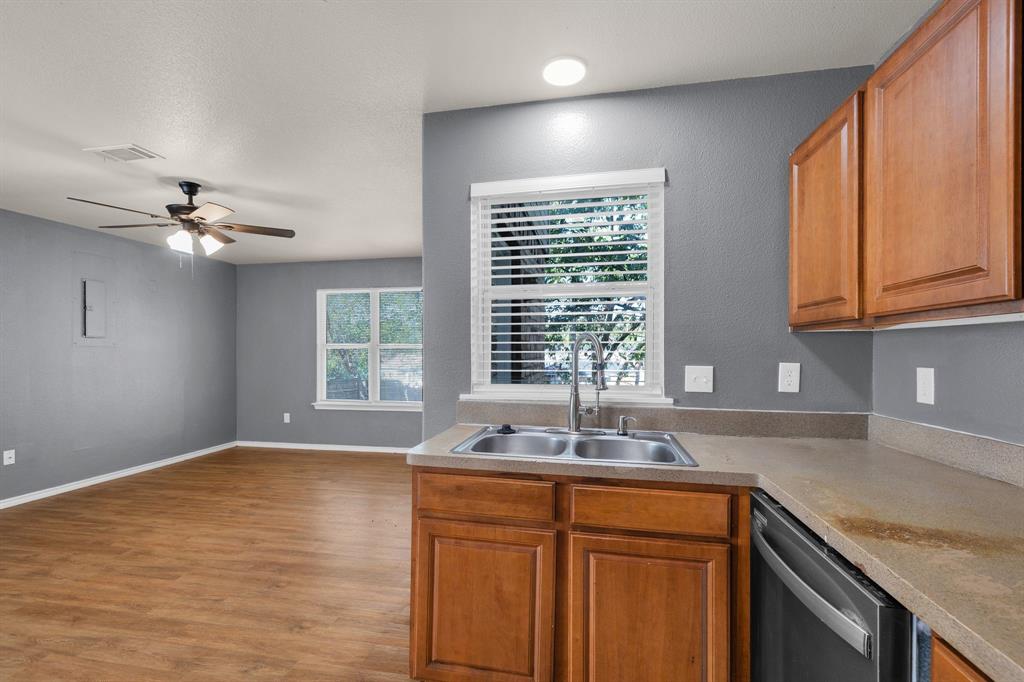 1205 E Powell Avenue Property Photo 9