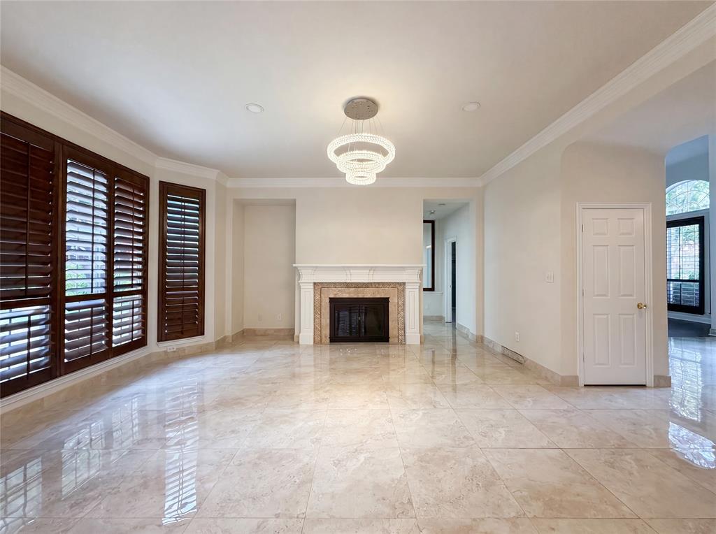 1429 Greenbriar Drive Property Photo 3