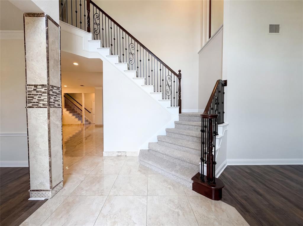 1429 Greenbriar Drive Property Photo 9