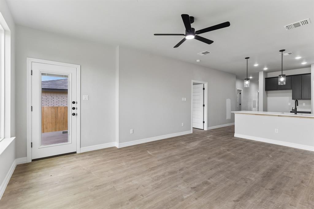 1307 Lone Pine Way Property Photo 11