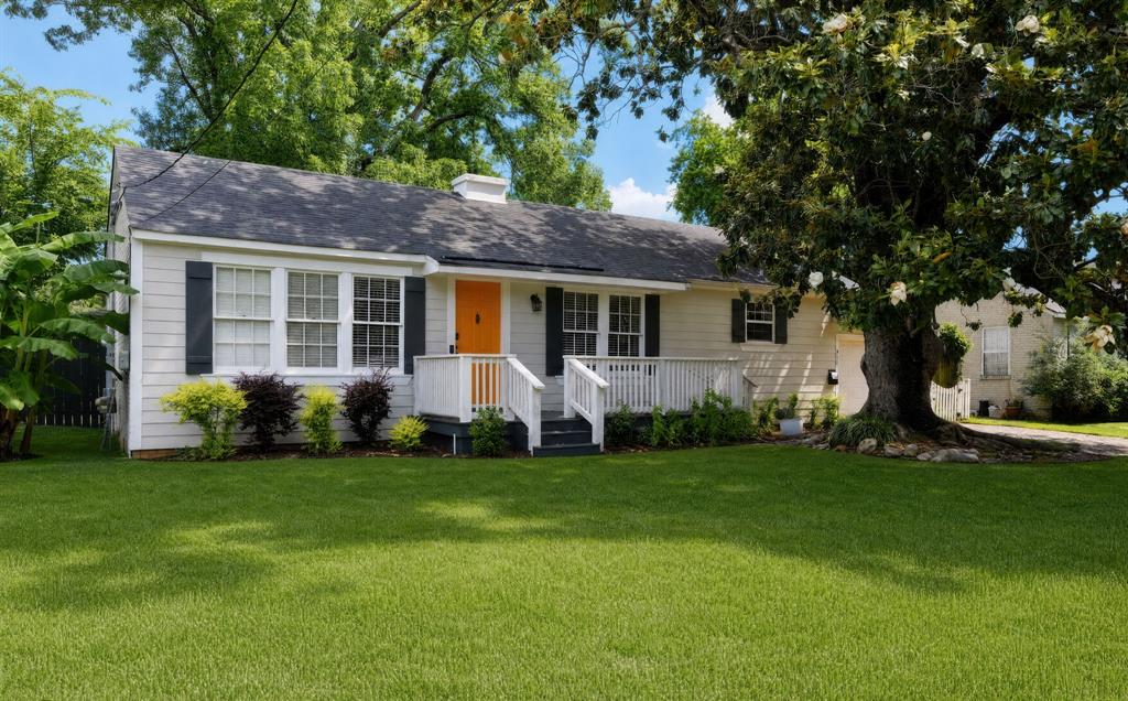 424 Albany Avenue Property Photo 1