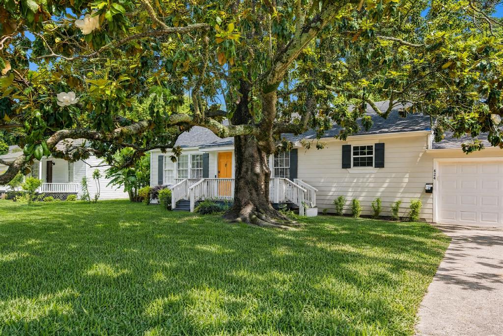 424 Albany Avenue Property Photo 2