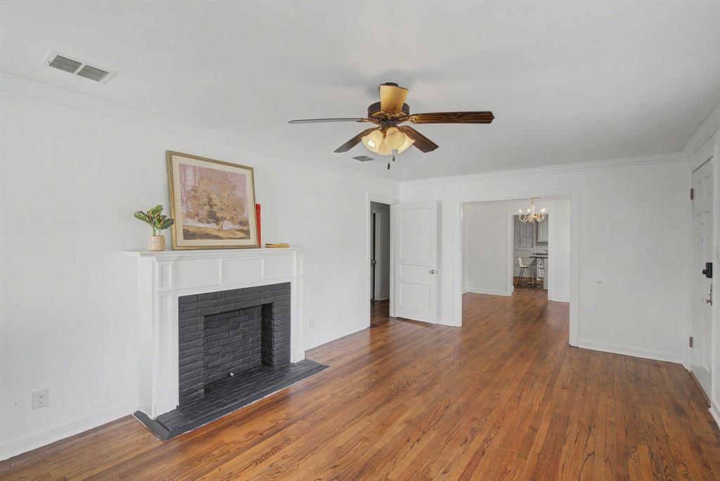 424 Albany Avenue Property Photo 7