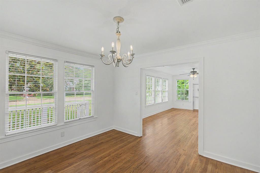 424 Albany Avenue Property Photo 8