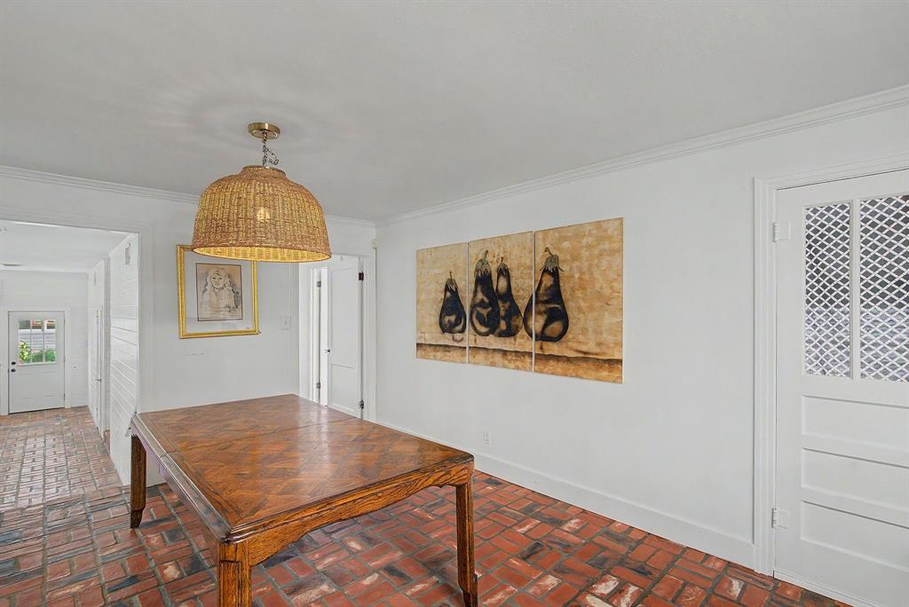 424 Albany Avenue Property Photo 15