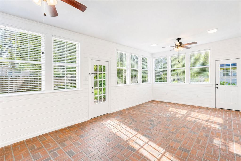 424 Albany Avenue Property Photo 17