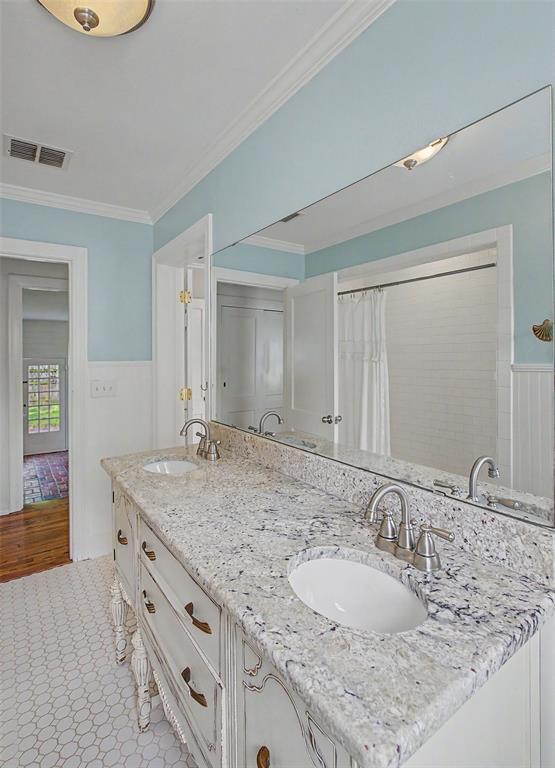 424 Albany Avenue Property Photo 30