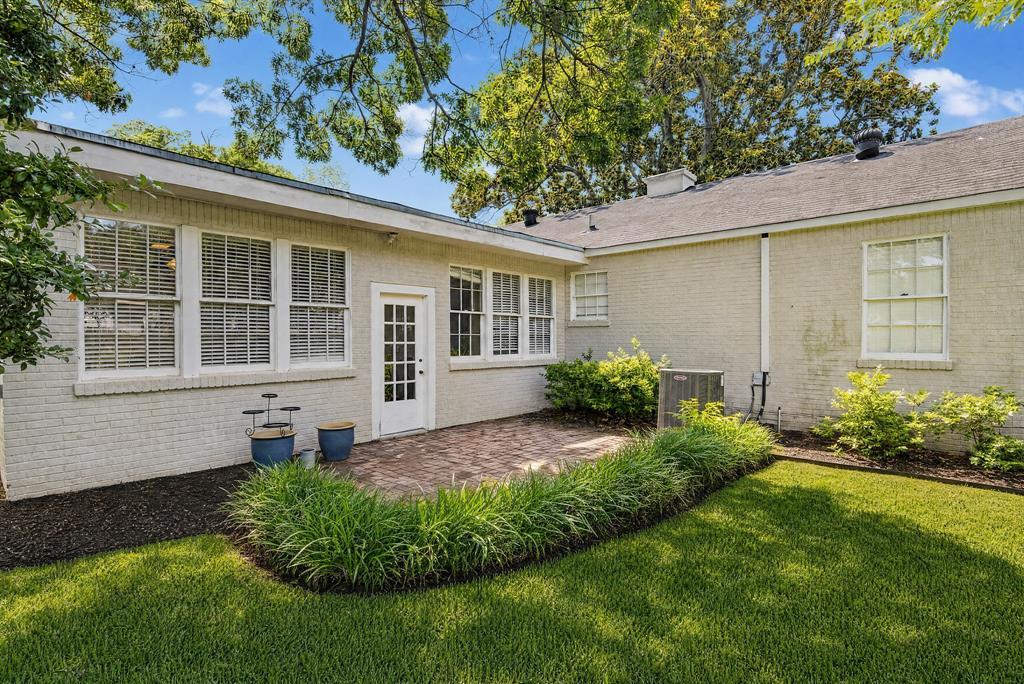 424 Albany Avenue Property Photo 32