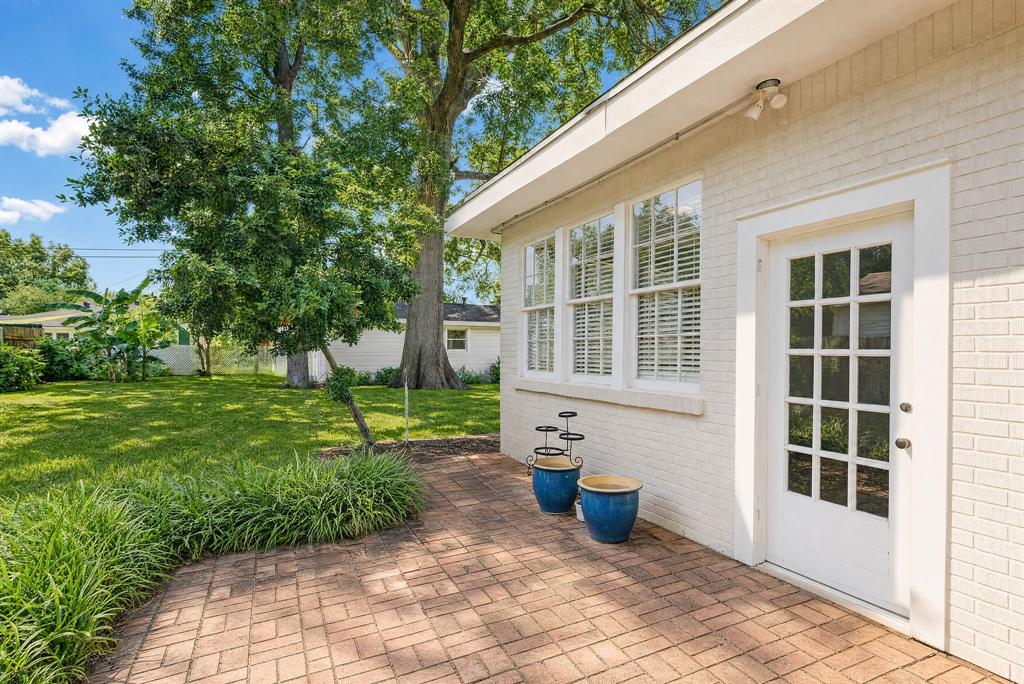 424 Albany Avenue Property Photo 33