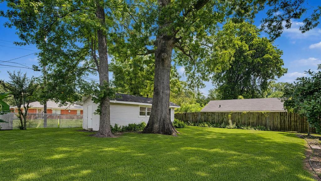 424 Albany Avenue Property Photo 34