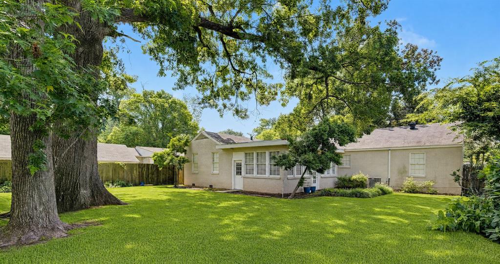 424 Albany Avenue Property Photo 35