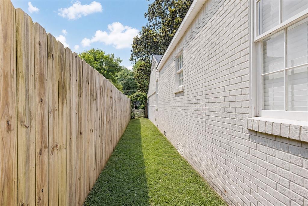 424 Albany Avenue Property Photo 37