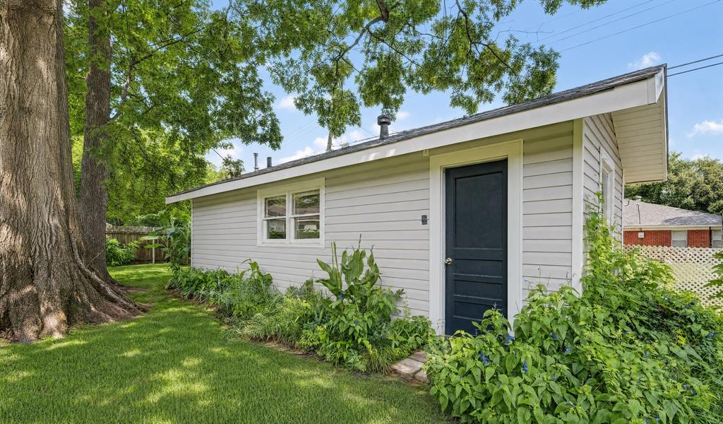 424 Albany Avenue Property Photo 38