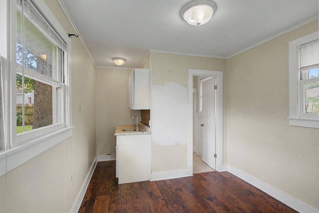 424 Albany Avenue Property Photo 39