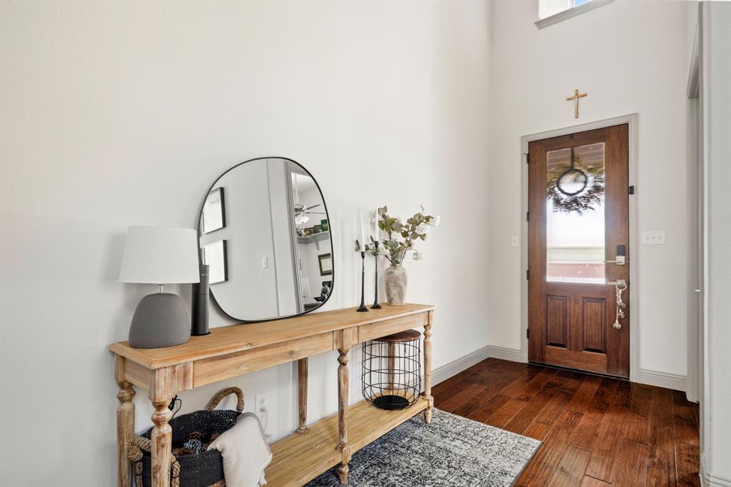 1032 Edgefield Lane Property Photo 4