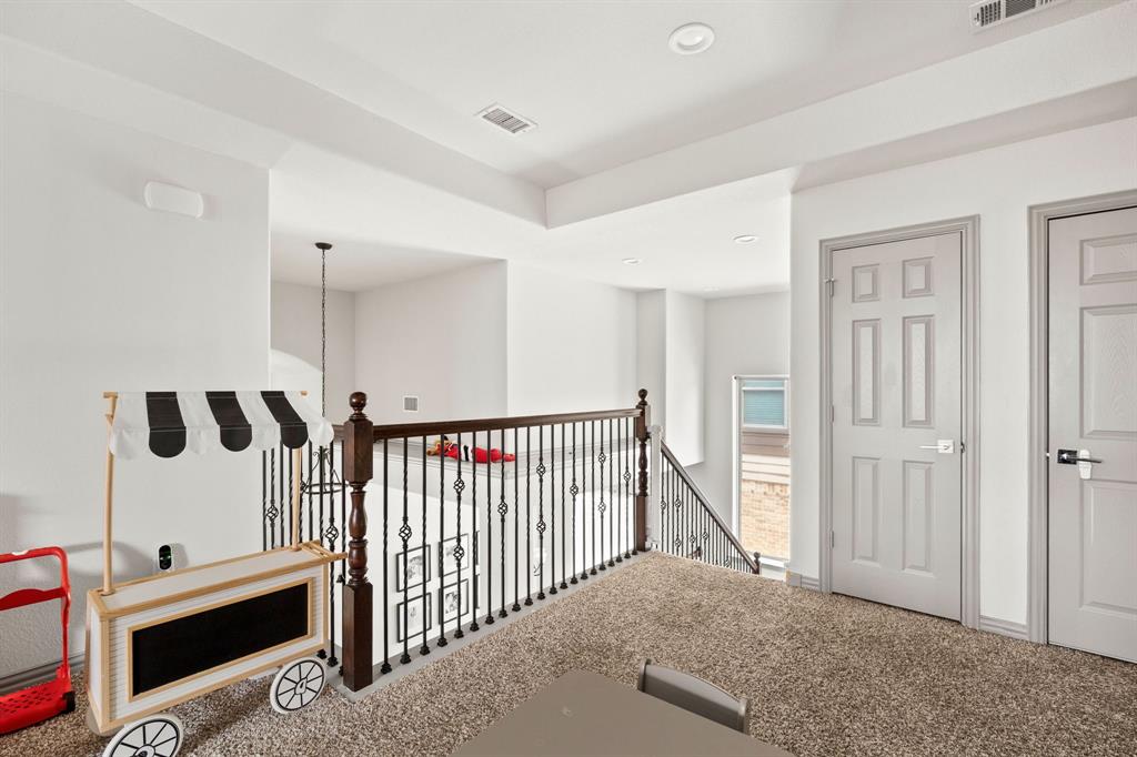 1032 Edgefield Lane Property Photo 23
