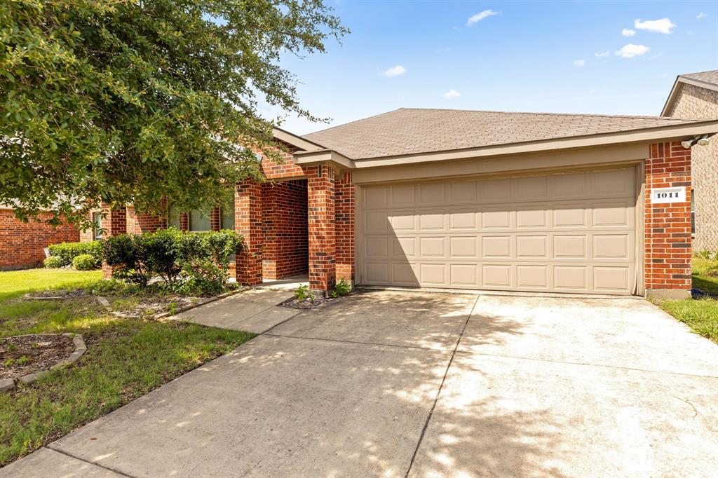 1011 Meadow Green Court Property Photo 3