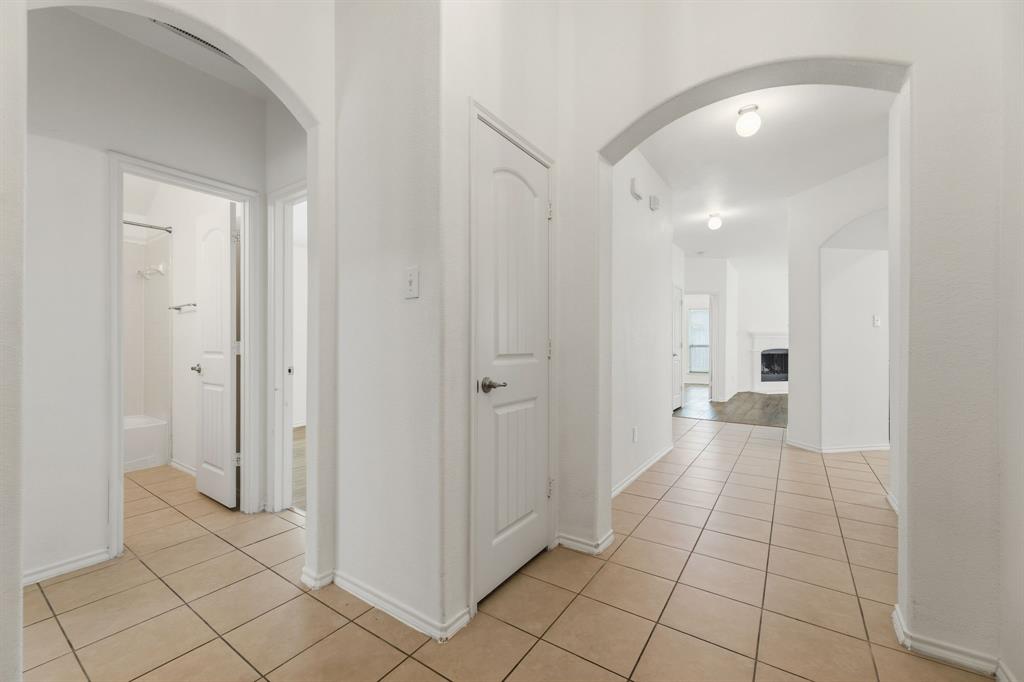 1011 Meadow Green Court Property Photo 4