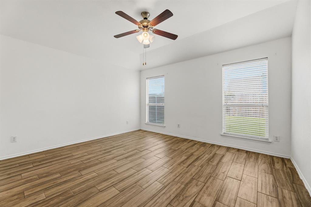 1011 Meadow Green Court Property Photo 5