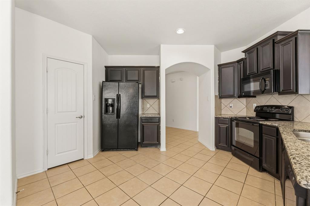 1011 Meadow Green Court Property Photo 8