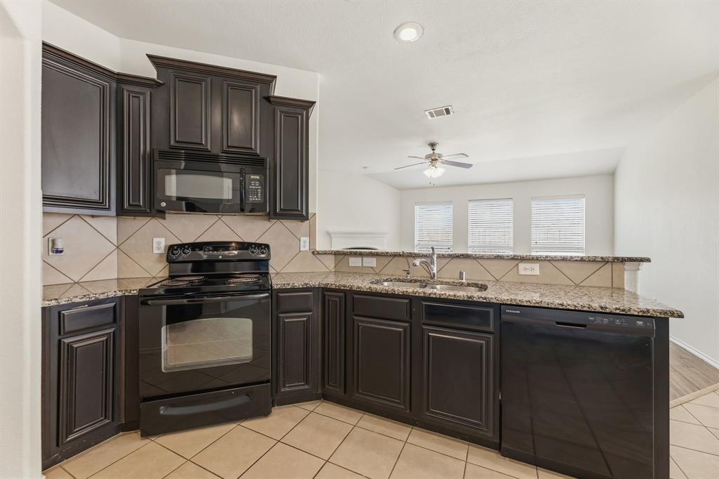 1011 Meadow Green Court Property Photo 9