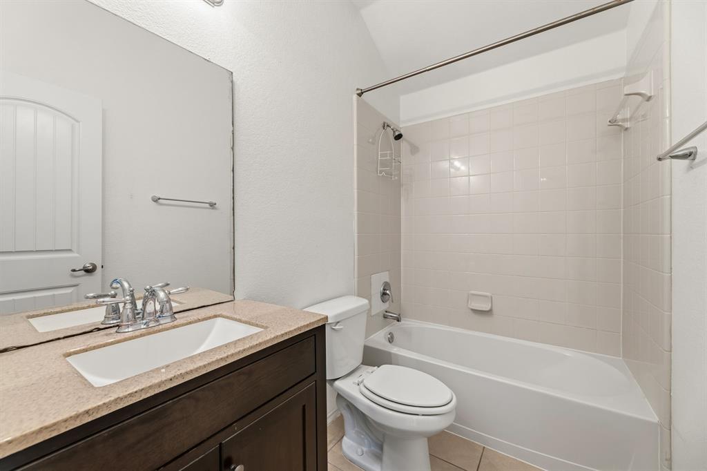 1011 Meadow Green Court Property Photo 14