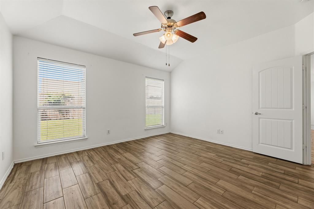 1011 Meadow Green Court Property Photo 15