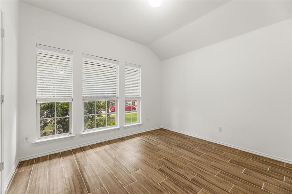 1011 Meadow Green Court Property Photo 23