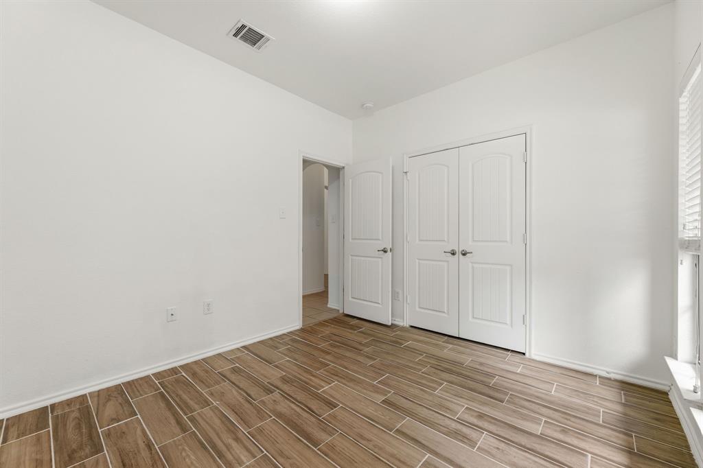 1011 Meadow Green Court Property Photo 24