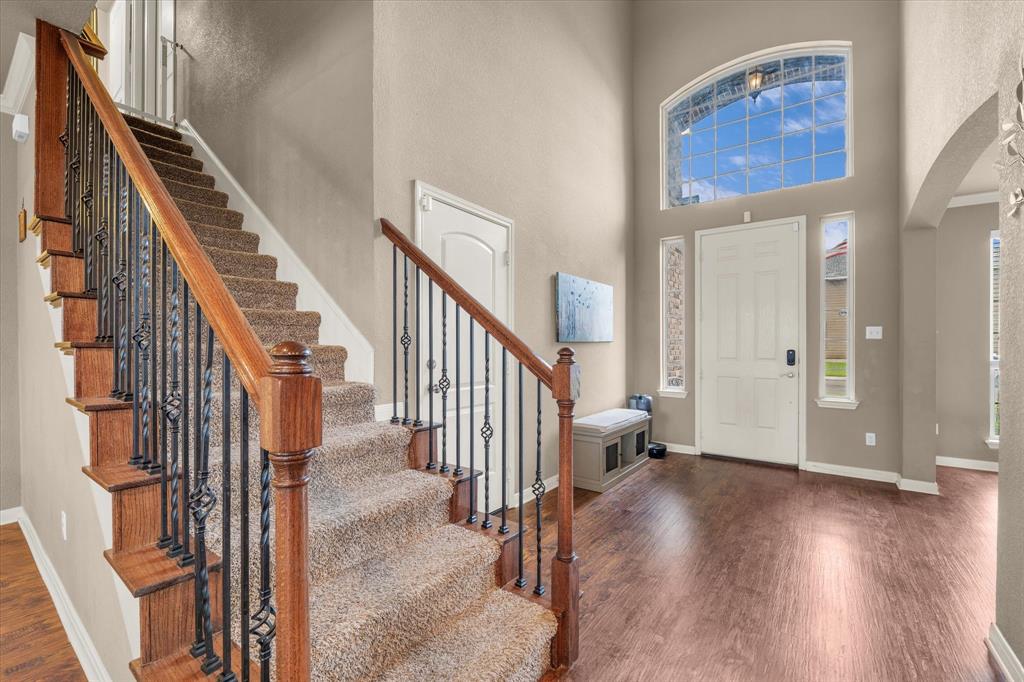 10828 Aurora Drive Property Photo 5