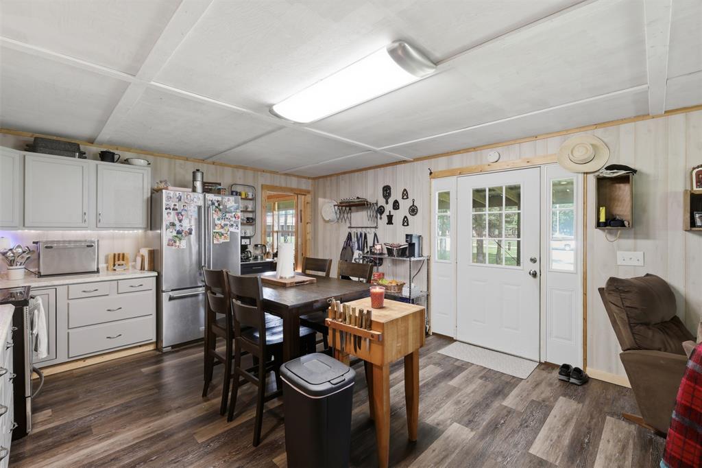 254 County Road 4129 Property Photo 18