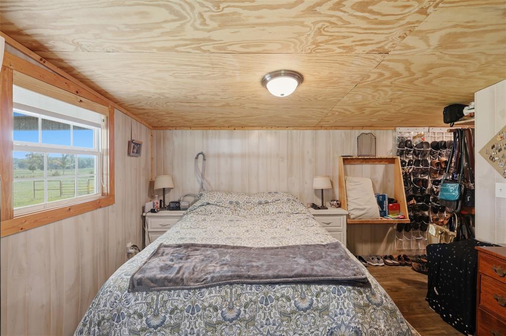 254 County Road 4129 Property Photo 22