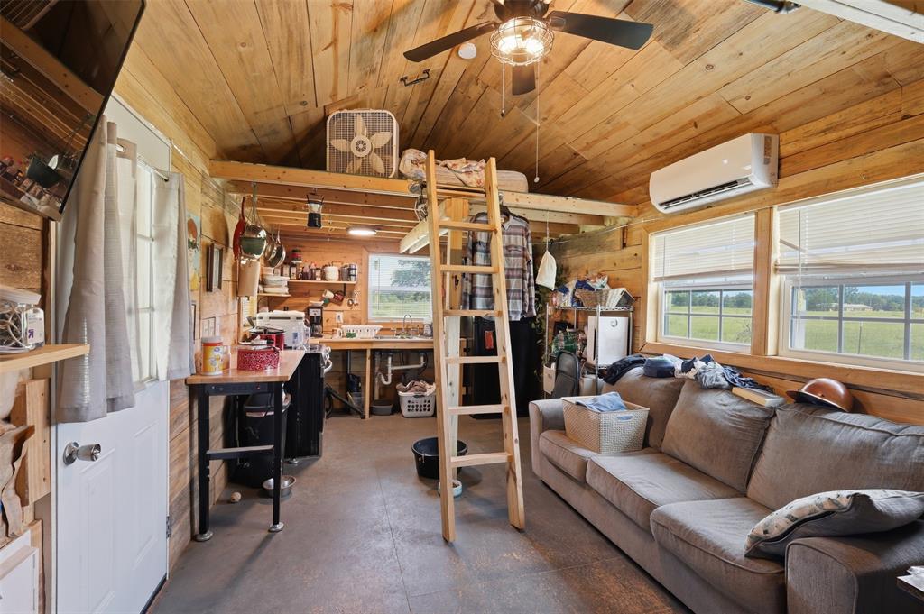 254 County Road 4129 Property Photo 29