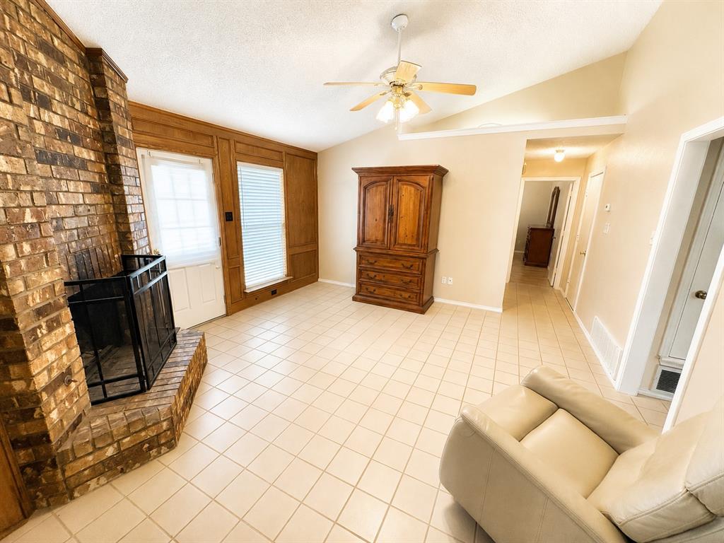320 Crooked Lane Property Photo 4