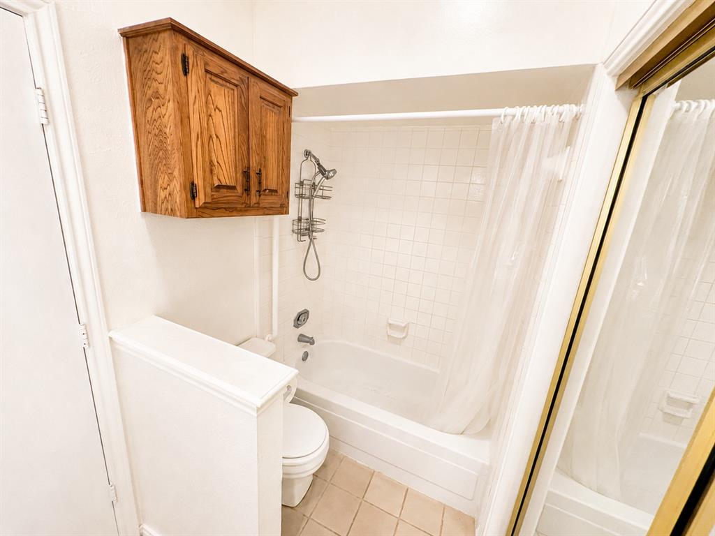 320 Crooked Lane Property Photo 10