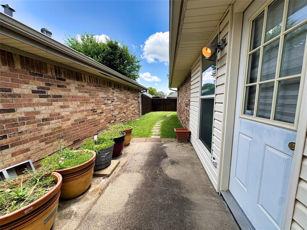 320 Crooked Lane Property Photo 14