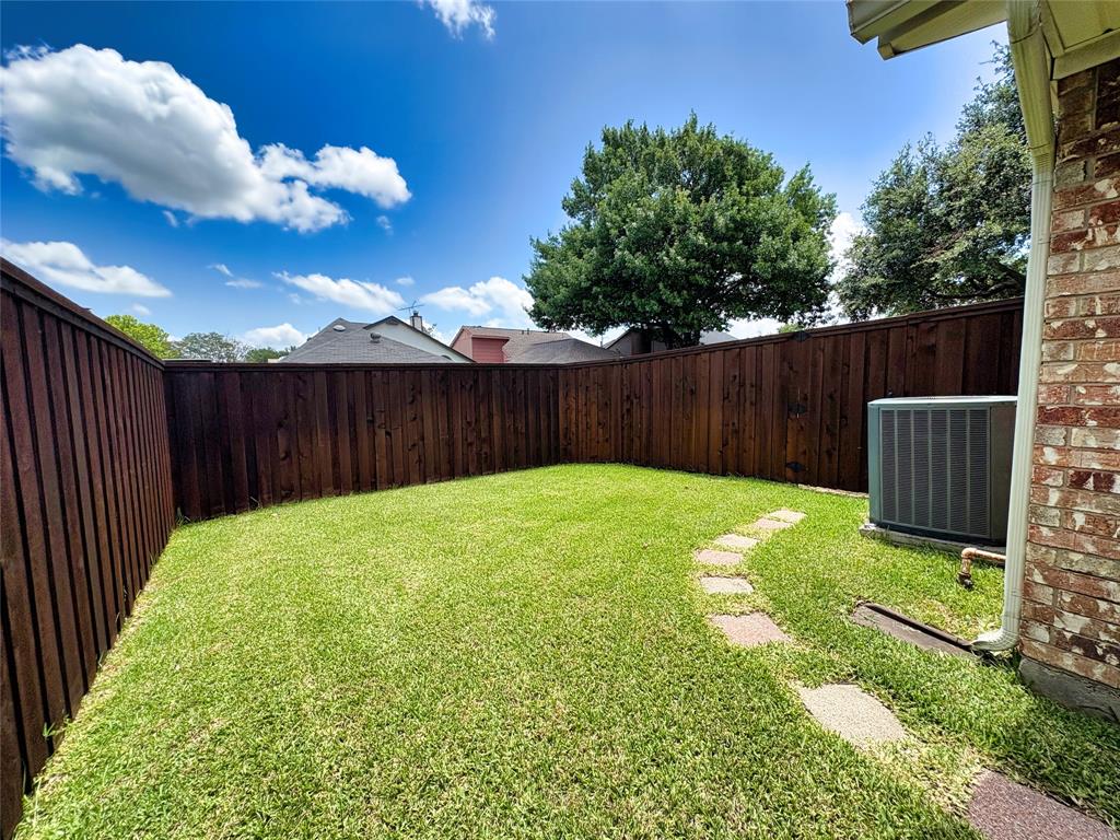 320 Crooked Lane Property Photo 15