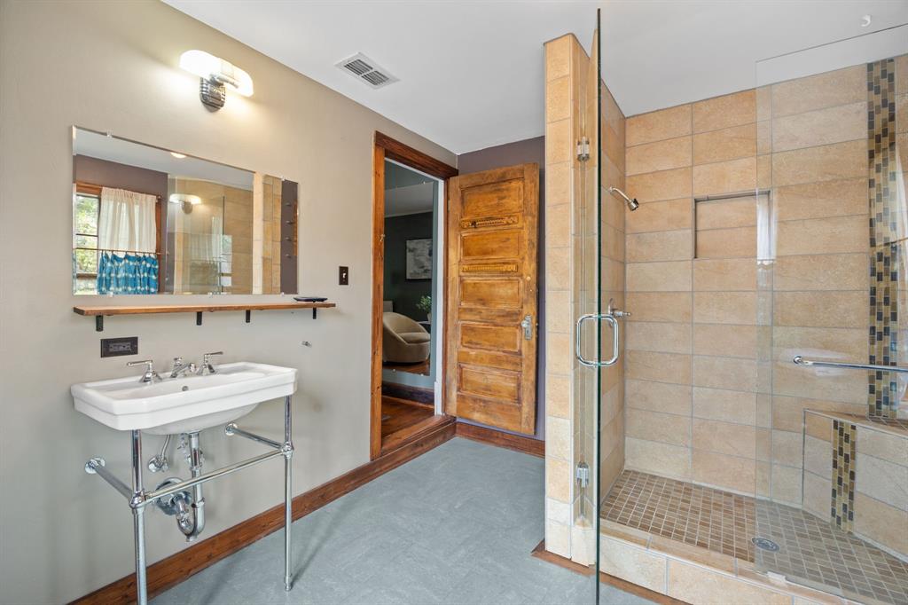 5020 Junius Street Property Photo 24
