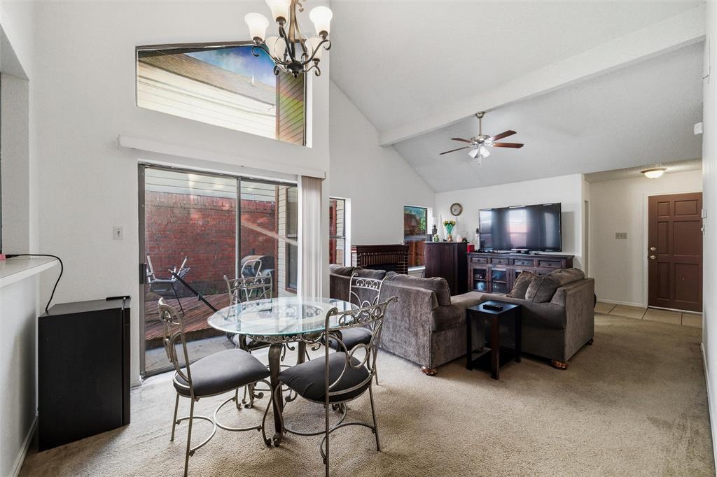 10464 Woodleaf Drive Property Photo 1