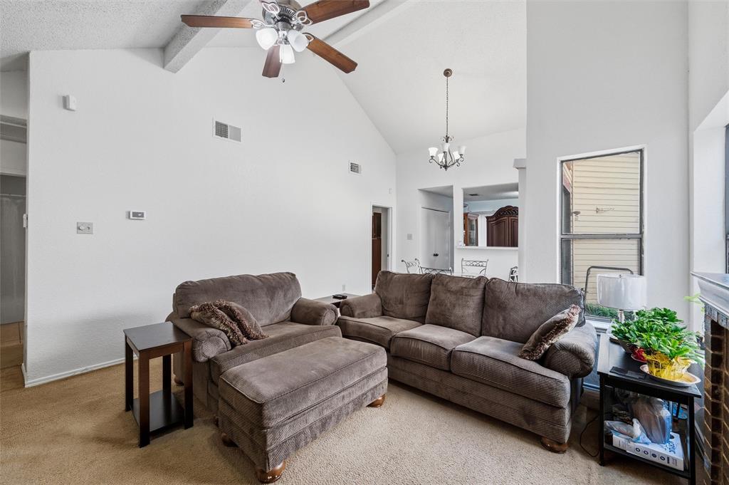 10464 Woodleaf Drive Property Photo 3