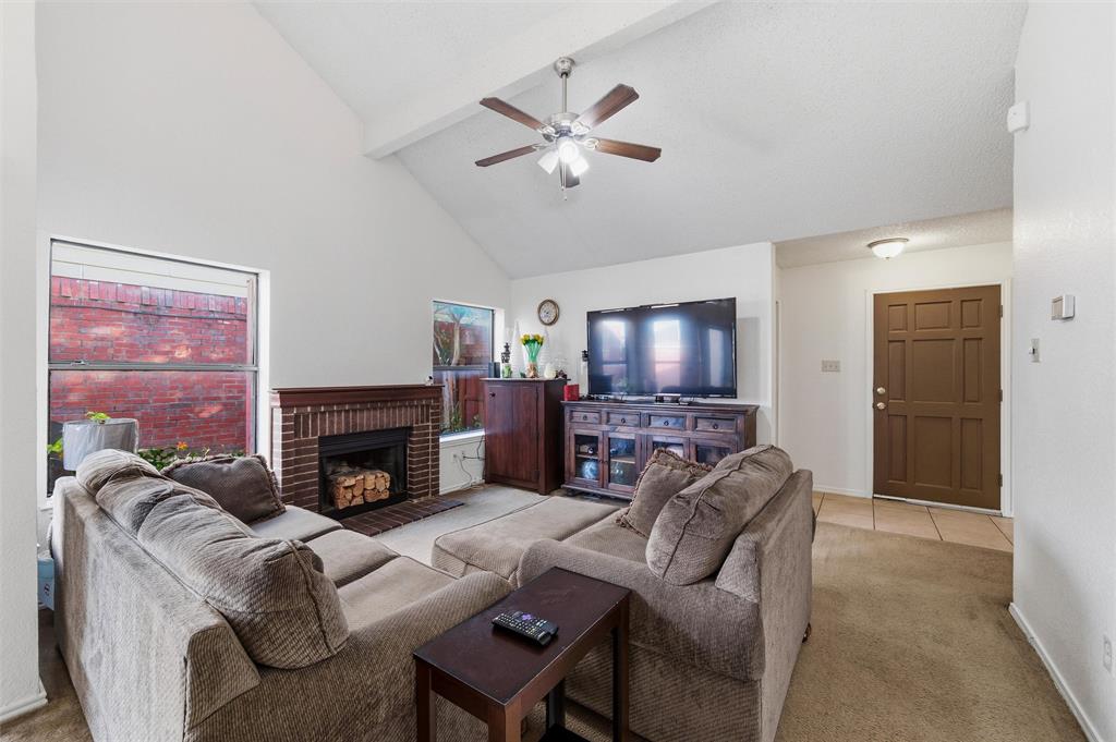 10464 Woodleaf Drive Property Photo 8