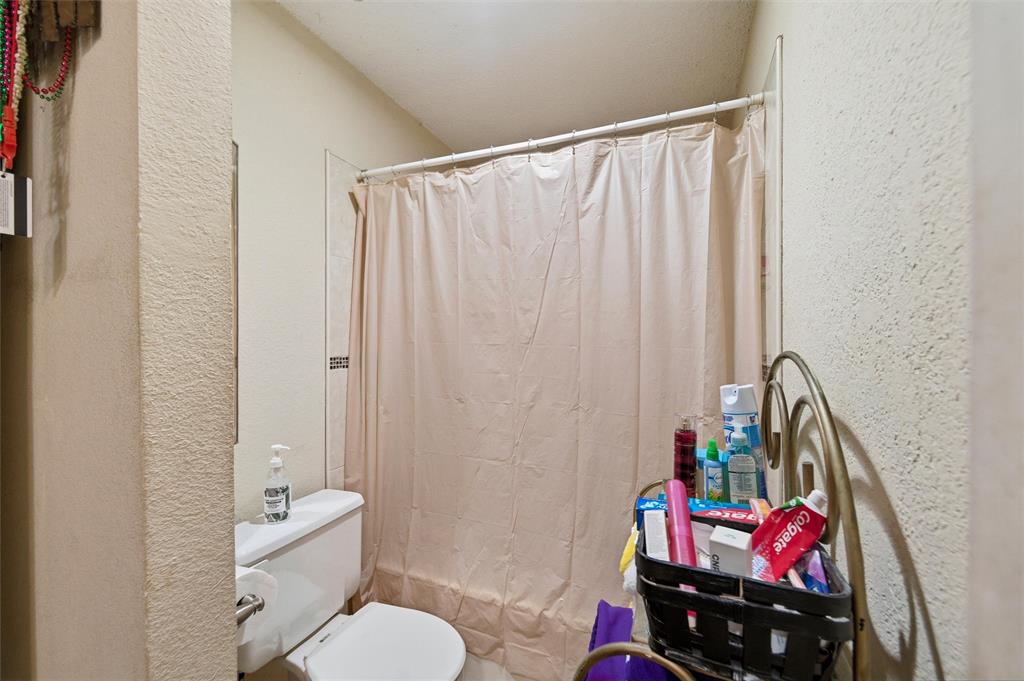 10464 Woodleaf Drive Property Photo 17