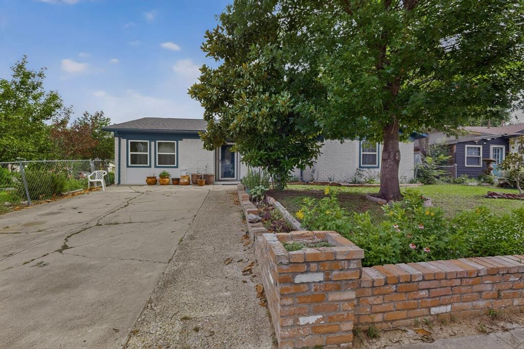 12207 Queen Drive Property Photo 2