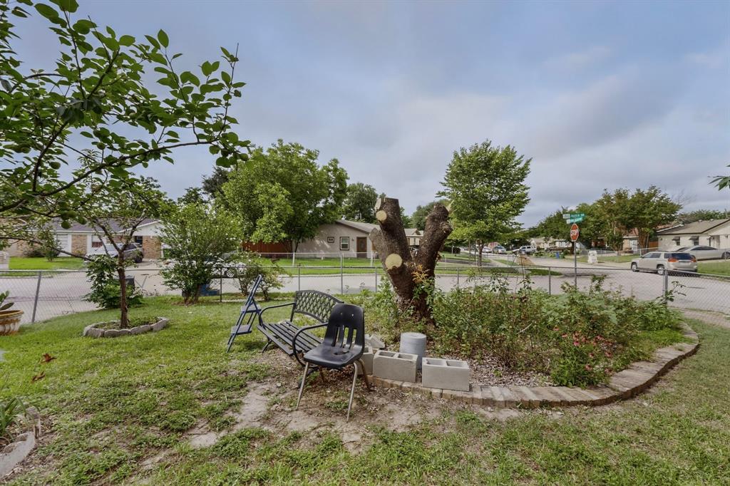 12207 Queen Drive Property Photo 5