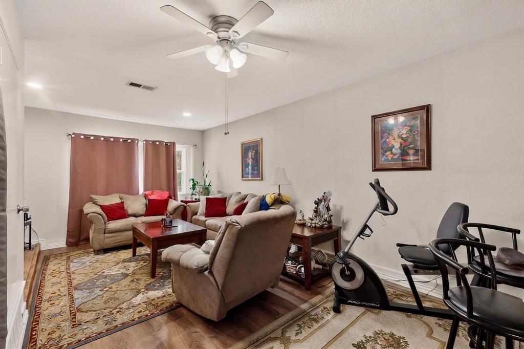 12207 Queen Drive Property Photo 6