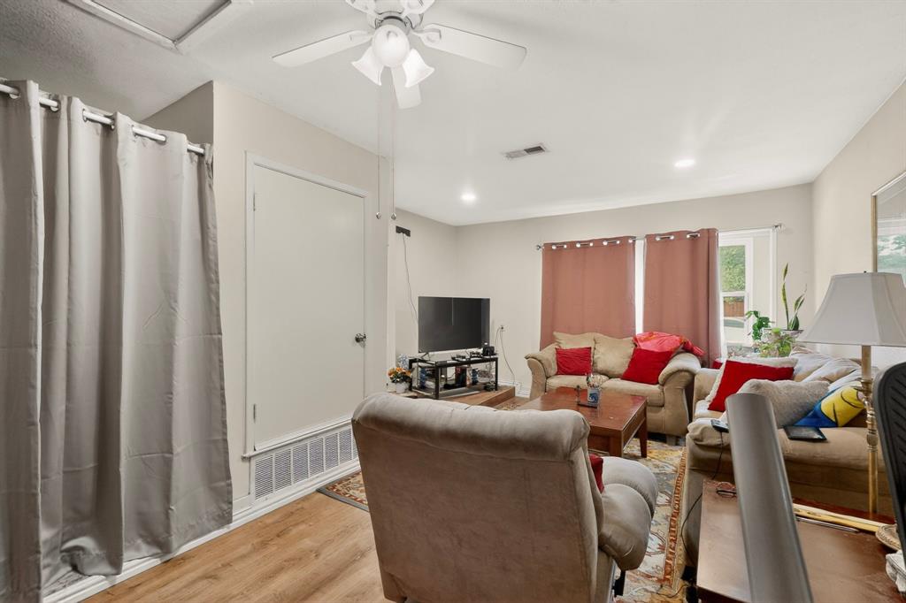 12207 Queen Drive Property Photo 7