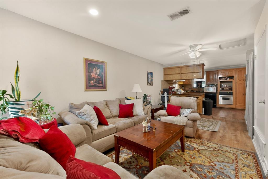 12207 Queen Drive Property Photo 8