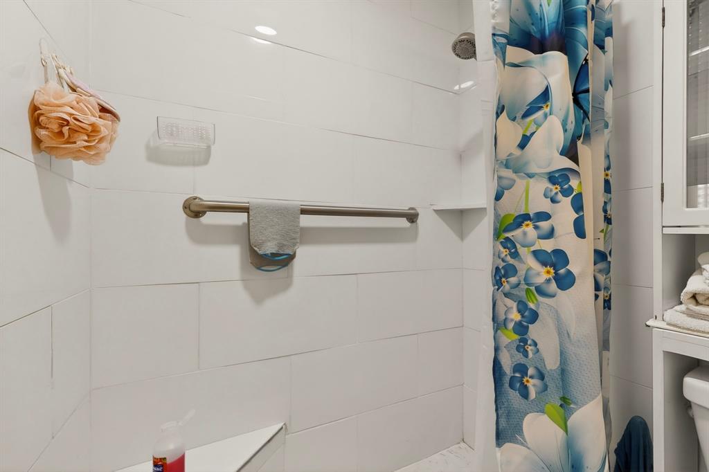 12207 Queen Drive Property Photo 24