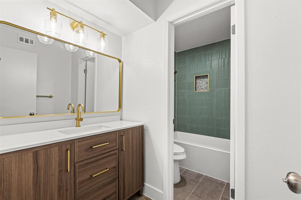 13207 Woodbend Lane Property Photo 13