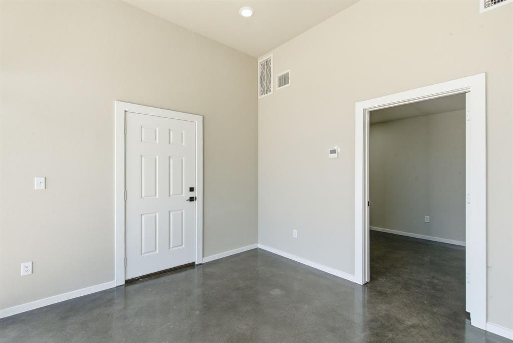 1726 N Main Property Photo 4